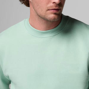 Sweat-shirt en molleton de coton et polyester pour homme, col rond, fabriqué à partir de matériaux de qualité supérieure pour la chaleur, la respirabilité, la durabilité et un ajustement décontracté - Product Image 2