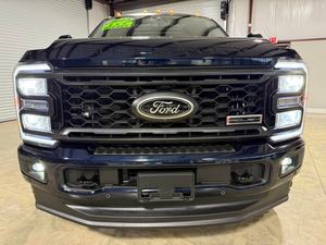 OFERTA ESPECIAL: NUEVO MODELO 2023 FORD F250 CREW CAB LARIAT ULTIMATE, VOLANTE A LA IZQUIERDA, INTERIOR DE CUERO OSCURO, ENVÍO GRATUITO, INCENTIVOS - Product Image 2