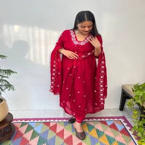 ชุดเดรสผ้าไหม Vichitra แบบพรีเมี่ยม3ชิ้นพร้อมงานแฮนด์เมดกางเกงอึเนยและชุดเดรสแบบปักสำหรับงานปาร์ตี้และงานรื่นเริง - Product Image 3