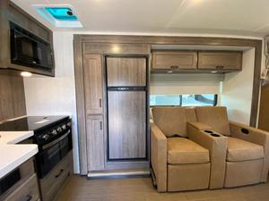 Nouveau modèle 2026 Winnebago Spirit NPF Édition Limitée 26NP prêt à la vente - Product Image 5
