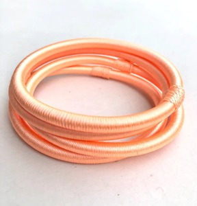 Bracelet fil de soie, cadeau de Thanksgiving, cadeau de demoiselle d'honneur, faveur de retour, cadeau Haldi Mehendi Sangeet, kada, bijoux faits à la main - Product Image 4