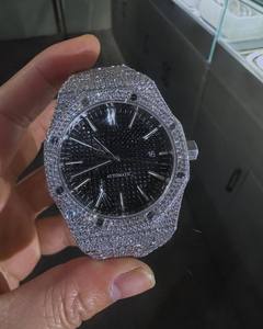 Reloj de Hombre Estilo Hip Hop Hecho a Mano con Diamantes, Resistente al Agua, Pantalla Analógica, Esfera de Cristal, Correa de Cuero - un Complemento Elegante para Cualquier Atuendo - Product Image 3