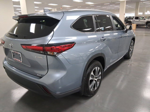 SUV Híbrido Mediano 2023 con Tracción en las Cuatro Ruedas, Interior Premium, Modelo Familiar de 7/8 Asientos en Excelentes Condiciones - Product Image 4