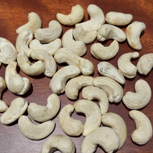 Premium Quality Fresh Vietnam Cashew Nut Grade WW180 with USDA/EU Organic Certification for Food Processing - Product Image 4