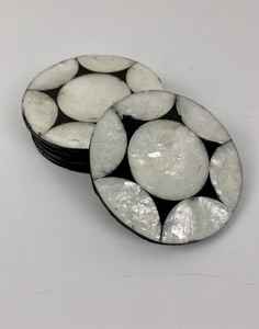 Offre Spéciale sous-verres naturels de forme ronde incrustation de nacre ensemble de sous-verres en résine époxy thé et café vadrouille incrustation Protection de table - Product Image 2