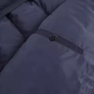 Chaqueta acolchada de burbuja ligera para hombre, abrigo de invierno de dos tonos de nuevo diseño de tendencia con cuello levantado - Product Image 6