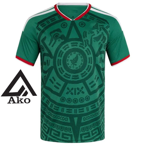 เสื้อฟุตบอลสีเขียวสไตล์เรโทรคุณภาพสูงของเม็กซิโกสำหรับผู้ชาย พร้อมโลโก้แบบกำหนดเองด้วยเทคนิคการตัดอัตโนมัติโดย Ako - Product Image 1
