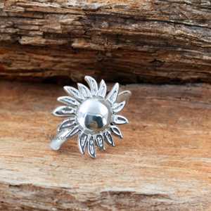 Anillo Sol Celestial de Plata de Ley 925, Joyería Boho Hecha a Mano con Diseño de Rayos de Sol - Product Image 6