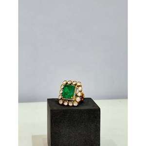 Anillo de Moissanita Emerald Empress, Elegante y Lujoso para Mujeres con Sentido de la Moda - Product Image 3