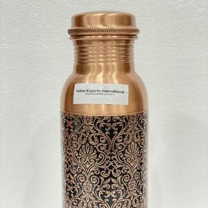 Botella de agua de cobre puro de 950ml con acabado antiguo grabado para beneficios de salud de yoga al aire libre para regalos corporativos de comercio electrónico - Product Image 2