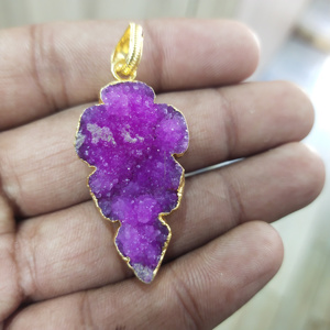 Colgante de Ágata Druzy Irregular, Piedra Natural de Forma Libre, Pulida y Chapada en Oro, Colección de Colgantes para Mujer - Product Image 4