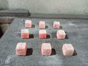 Briquetas de carbón negro de cáscara de coco ecológicas de calidad superior del mejor vendedor de Indonesia para uso en cachimba - Product Image 5