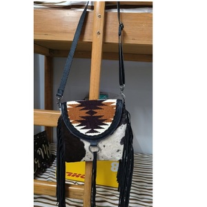 Bolso bandolera de vaquera estilo casual para mujer al por mayor, bolso de mano de piel auténtica con cierre de cremallera y acabado de pelo para chicas - Product Image 5