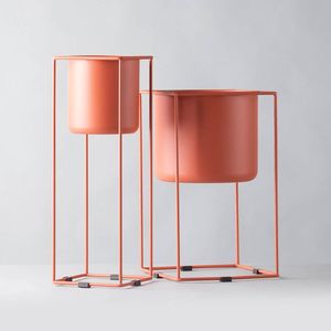 Vase à fleurs en fer fait à la main en métal de style côtier touche métallique en détresse élégance intemporelle pour la décoration intérieure - Product Image 3