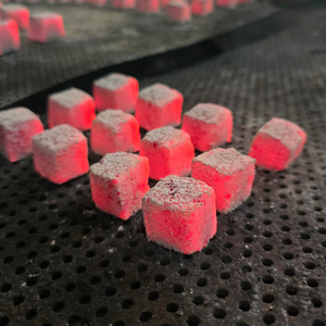 Offrez-vous l'essence somptueuse de shisha à l'aide de Coco Cubes, fabriqués à partir de coquille de noix de coco pour une expérience de narguilé améliorée - Product Image 1