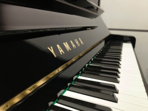 เปียโนยามาฮ่า U1M มือสองจากญี่ปุ่น คีย์บอร์ดคุณภาพดี ระบบค้อน Beffa ทนทาน 88 คีย์ - Product Image 2