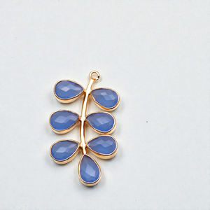 Dije de Hoja de Calcedonia Azul de Plata de Ley 925 de 4x6 mm - Dije de Piedra Preciosa para Joyería DIY - Product Image 1