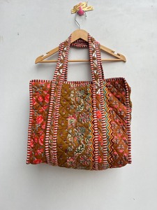 Sac en coton bohème fait main indien, patchwork, cousu à la main, matelassé, fermeture éclair, sac de marché, sac à bandoulière, imprimé floral - Product Image 4