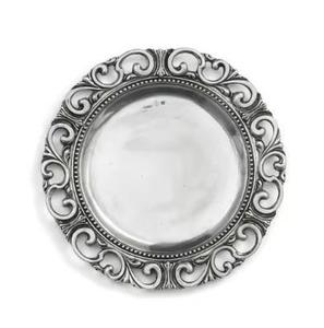 Assiette décorative élégante en or à bord festonné pour les mariages et les événements, assiette décorative - Product Image 3