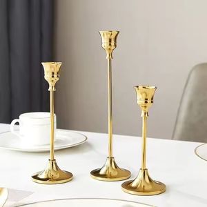 Portavelas sin Llama de Diseño en Oro y Plata |   Soporte de Brazo y Pilar de Aluminio para Eventos Navideños y del Hogar, Hecho a Mano - Product Image 4