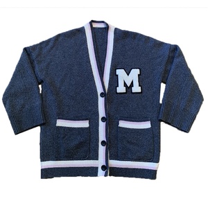 Cardigans en tricot à manches longues personnalisables avec logo, style mode automne-hiver, pour sororités, avec logo et lettres grecques, en acrylique respirant - Product Image 1