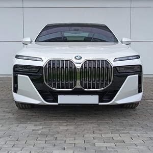 2025 Clean 7 Series G70 740i xDrive 3.0 AT 380 hp 4WD sedán automático de gasolina con interior de cuero oscuro - Product Image 1