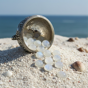 ลูกปัดมูนสโตนสีขาวรูปทรงเหรียญ สำหรับโรงงานผลิตเครื่องประดับ ขายส่งจำนวนมาก สำหรับการส่งออกทางอุตสาหกรรม - Product Image 3