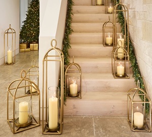 Farol Colgante de Hierro Forjado Fallon con Acabado Dorado, Diseño Nuevo, Hecho a Mano, para Exteriores, Moderno, de Lujo, Disponible para Navidad - Product Image 2