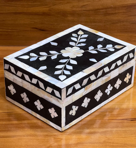 Boîte décorative artisanale en résine et vadrouille avec motifs ronds et rectangulaires pour le rangement des bijoux et les cadeaux - Product Image 2