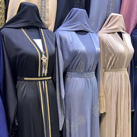 2024 Dubai beaux vêtements islamiques traditionnels noirs pour femmes travail manuel caftan Abaya avec pantalon long