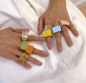 แหวนเรซิ่นอะคริลิกรูปทรงกลม แหวนทำมือ แหวนแห่งความรัก เครื่องประดับสำหรับงานปาร์ตี้ผู้หญิง ขายส่งราคาดีที่สุด - Product Image 5