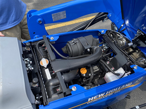 Tracteur utilitaire compact 4x4 New Holland Workmaster 35/40 CV avec rétrocaveuse et chargeur frontal, prêt à la vente - Product Image 6