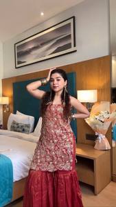 ชุด salwar 3ชิ้นที่ออกแบบมาเฉพาะเพื่อความสะดวกสบายและความสง่างามสำหรับงานปาร์ตี้และงานแต่งงาน - Product Image 3