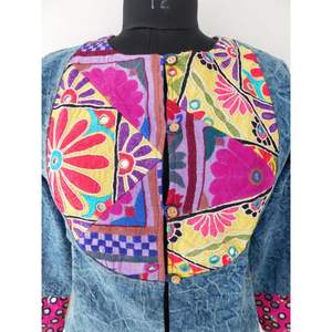 Veste en jean courte d'hiver indienne, tissée, respirante, patchwork, imprimé floral à la main, décontractée pour femmes - Product Image 4