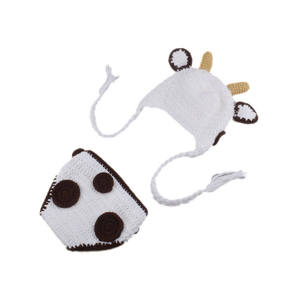 Conjunto de fotografía infantil hecho a mano: Gorros y atuendos de punto de vaca loca para niños, accesorios de estudio para sesenta y cinco días. - Product Image 4