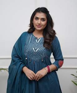 ชุดคุर्ติปักลายกระจกสำหรับผู้หญิง |   ชุดคุर्ตาพิมพ์ลายแบบขายส่ง สำหรับใส่ทำงาน เดินทาง และใส่ในชีวิตประจำวัน - Product Image 2