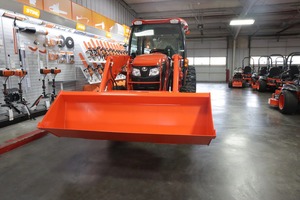 รถแทรกเตอร์ล้อแดง 4WD อเนกประสงค์สำหรับงานเกษตร พร้อมบุ้งกี๋หน้า - Product Image 4