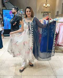 Vestido Largo Bordado con Escote en V y Silueta Imperio, Hecho a Mano, Más Vendido, con Pantalón Inferior para Eventos Festivos y Reuniones Familiares - Product Image 1