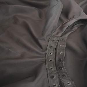 Tablier de barbier noir x 100% polyester écologique de haute qualité, cape de barbier de salon de coupe de cheveux - Product Image 2