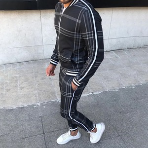 Ensemble de vêtements de sport décontractés de luxe pour hommes, deux pièces, sweat-shirt à capuche et short imprimé, combinaison d'entraînement grande taille - Product Image 4