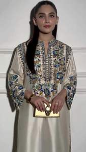 2025 @ La dernière broderie indienne/pakistanaise à la mode avec des perles Resham en pierre Dabka ornées fonctionne sur une longue robe Kurta et pantalon - Product Image 2