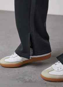 Ensemble survêtement pour femme de qualité supérieure, imprimé avec un logo personnalisé, 100% coton, 300g, sweat à capuche oversize et pantalon évasé, OEM - Product Image 5