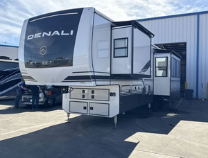 รถบ้านเคลื่อนที่รุ่น 2025 2024 2026 Dutchmen D-e-n-a-l-i 366RK Rvs Camper Motorhomes Travel Trailer - Product Image 2