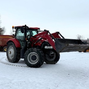 Tractor Agrícola Case IH Farmall 116 4WD con Cargador Frontal y Transmisión por Engranajes para Trabajo de Campo - Product Image 1
