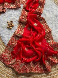 Saree traditionnel en soie douce de créateur indien avec un beau travail de broderie pour les mariages et les fêtes - Product Image 2