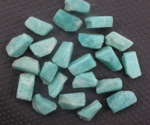 หินอัญมณีอะมาโซไนต์เกรด22-25มม. อัญมณีหลวมของแท้คริสตัลบำบัดธรรมชาติ5ชิ้น - Product Image 1