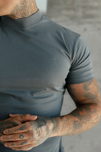 Camisetas de hombre de carbón de manga corta con Cuello redondo alto acanalado personalizadas al por mayor, camisetas transpirables de algodón mezclado para gimnasio activo para hombre - Product Image 3