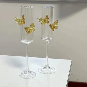 Copas de vino de cristal que elevan el estado de ánimo y la atmósfera sin esfuerzo, copa de vino con acento de mariposa que mejora el placer visual - Product Image 1