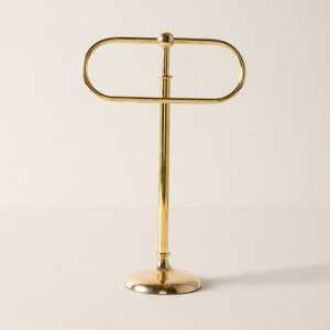 Toallero clásico de latón para baños contemporáneos que ofrece un diseño duradero y una elegante solución de almacenamiento para el uso diario. - Product Image 1