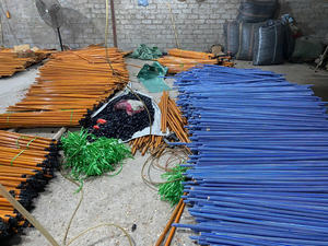 Poignées de balai durables revêtues de PVC en bois d'eucalyptus écologique avec tête en plastique portable Style de base Fabriqué au Vietnam - Product Image 4